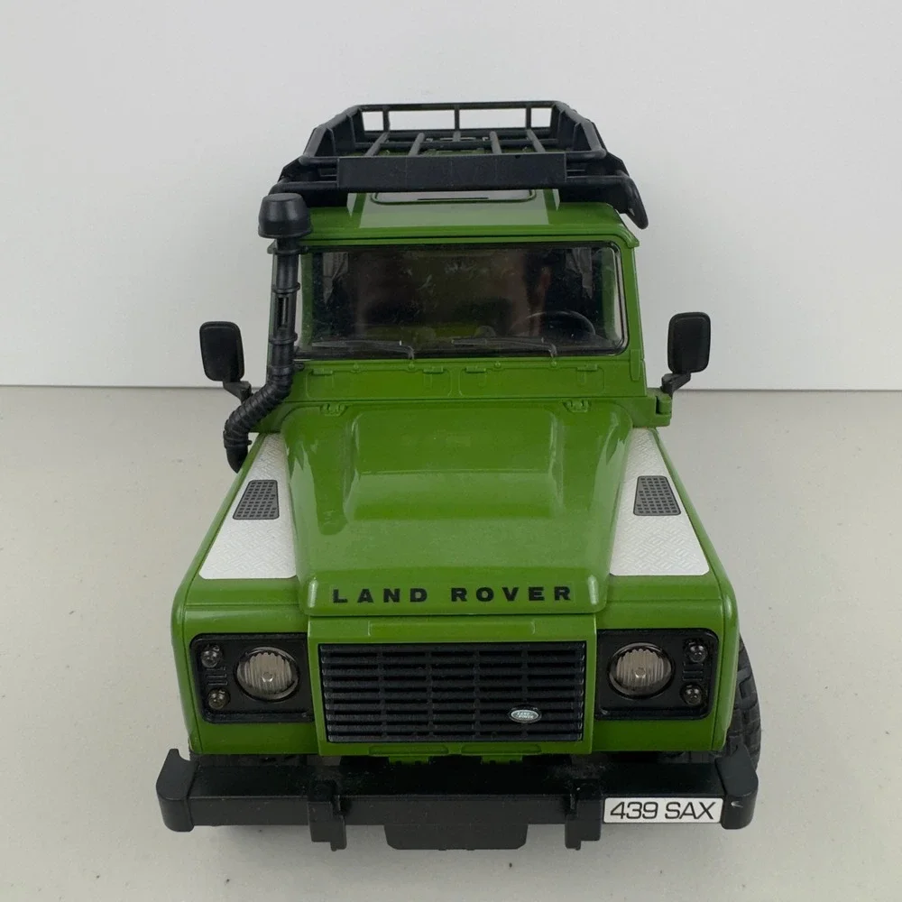 Bruder Land Rover Defender Station Wagon Green 1:16 Scale Toy Vehicle 02590 11in